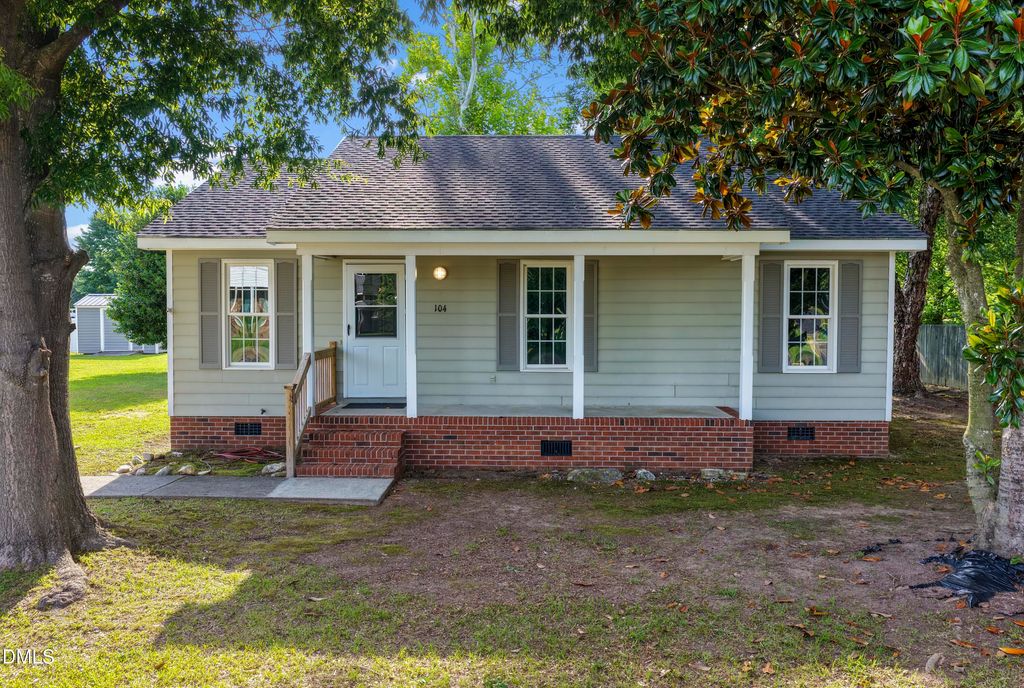 104 Sunset Drive, Dunn, NC 28334