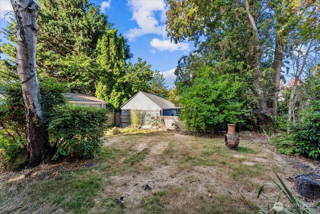 6533 5th Avenue NW, Seattle, WA 98117
