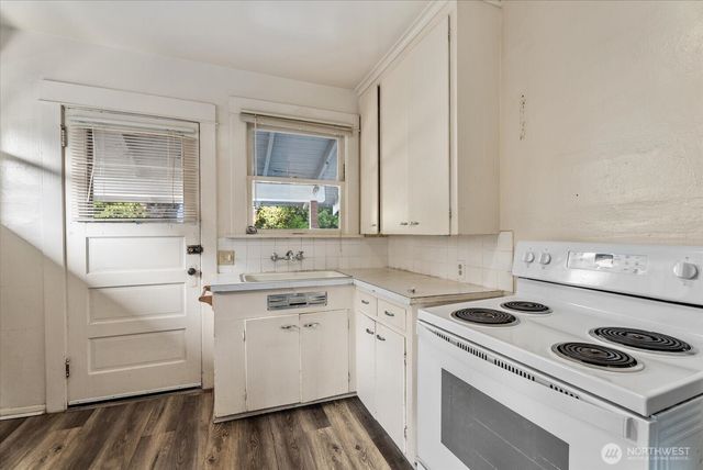 6533 5th Avenue NW, Seattle, WA 98117