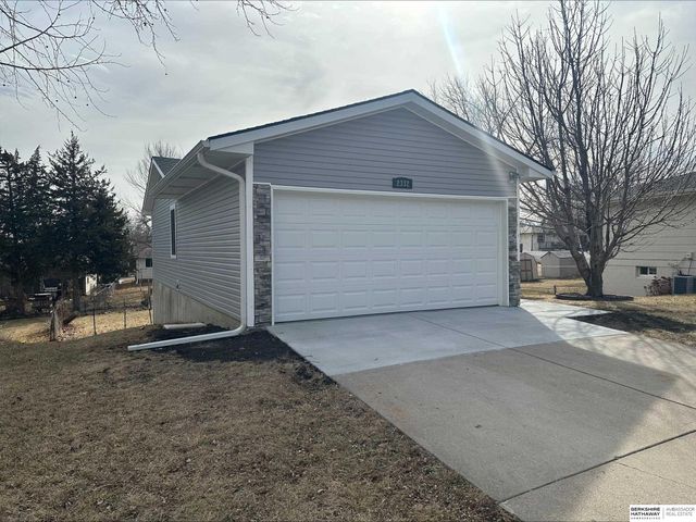 2332 NW 50th Street, Lincoln, NE 68524