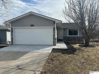 2332 NW 50th Street, Lincoln, NE 68524