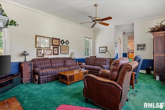 1525 S Wiggins Avenue, Springfield, IL 62704