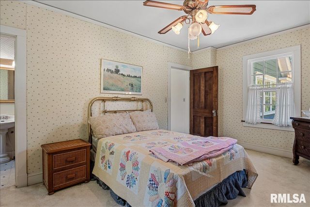 1525 S Wiggins Avenue, Springfield, IL 62704