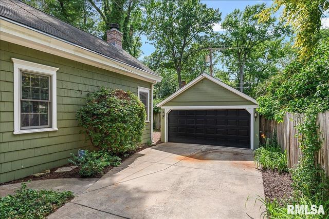 1525 S Wiggins Avenue, Springfield, IL 62704