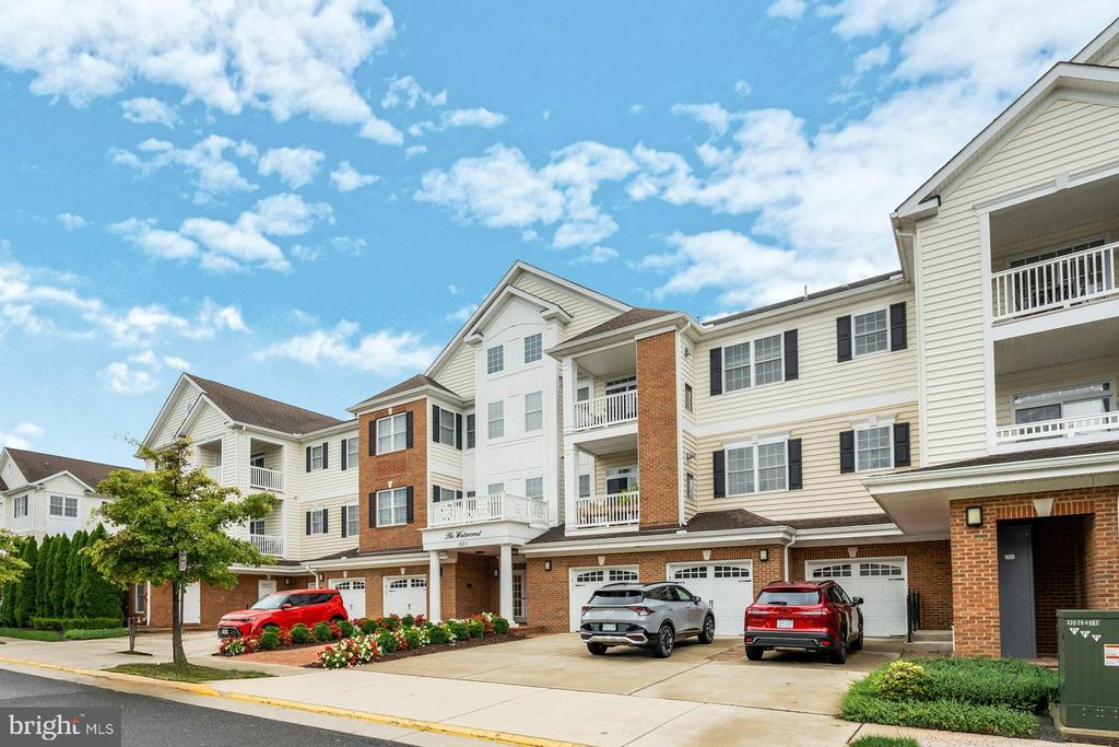 15211 ROYAL CREST DR #405, Haymarket, VA 20169