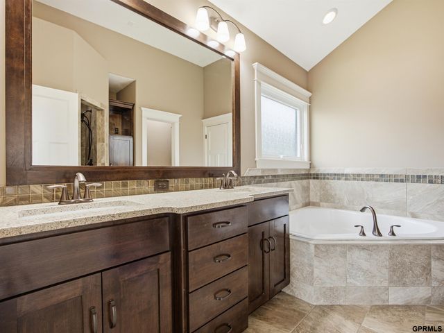 1505 S 208th Street, Elkhorn, NE 68022