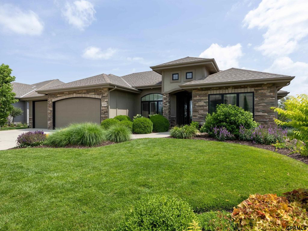 1505 S 208th Street, Elkhorn, NE 68022