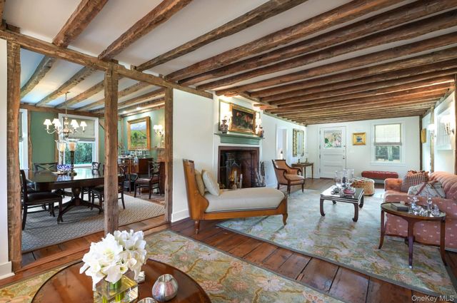 137 Montauk Highway, Quogue, NY 11959