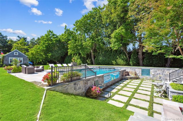 137 Montauk Highway, Quogue, NY 11959