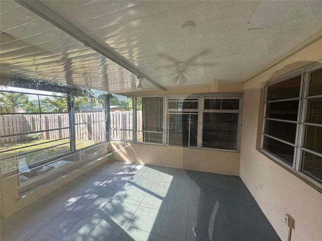 7930 NW 21st Ct, Sunrise, FL 33322