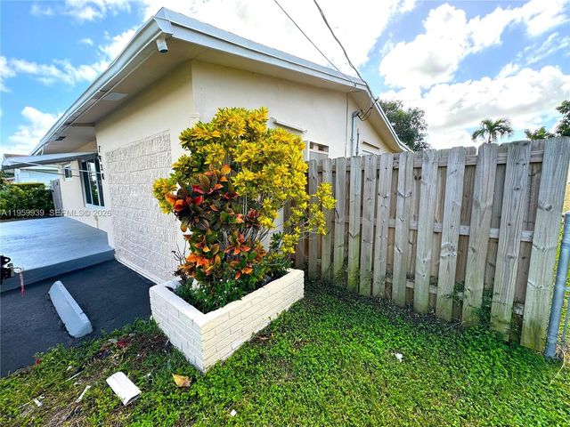 7930 NW 21st Ct, Sunrise, FL 33322