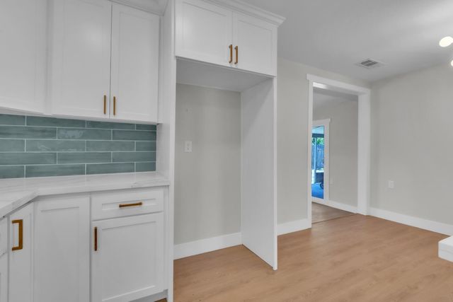 4941 Alcott Dr, Sacramento, CA 95820