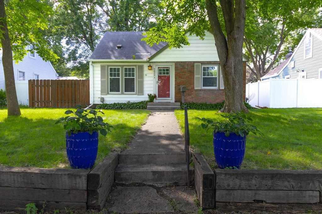 2622 Idaho Avenue S, Saint Louis Park, MN 55426