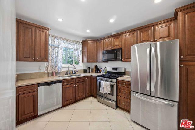 2510 Carnegie Lane, Redondo Beach, CA 90278