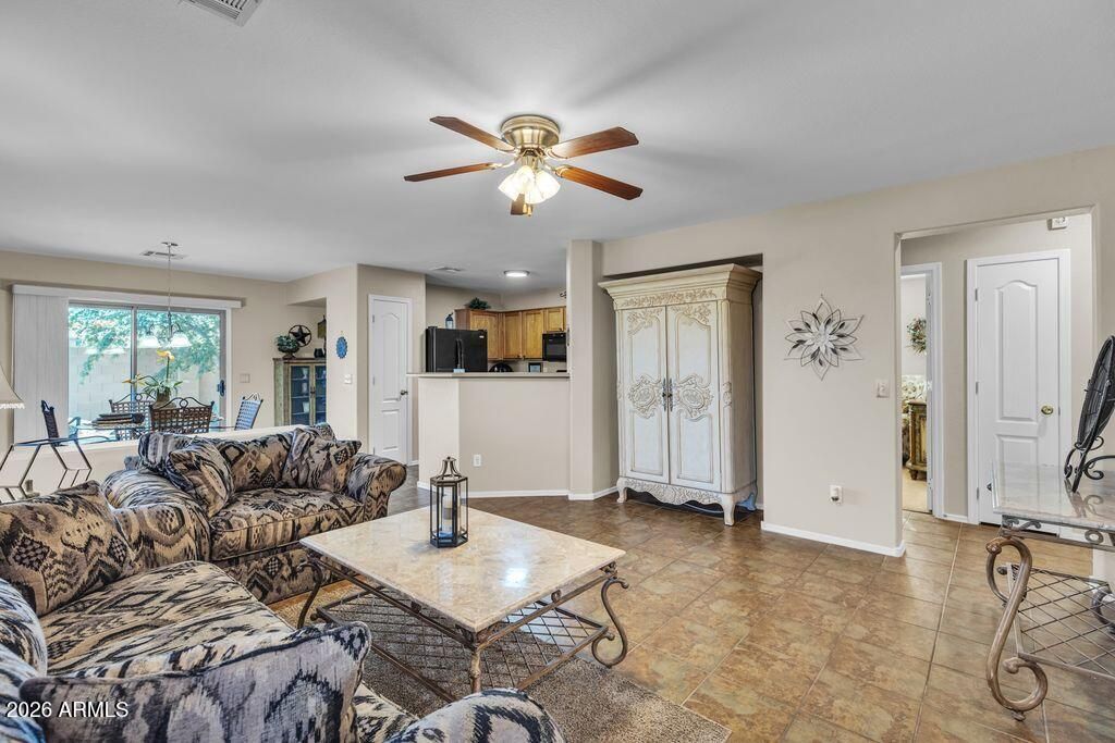 Image 6 of property listing at 1995 W KRISTINA Avenue, San Tan Valley, AZ 85144