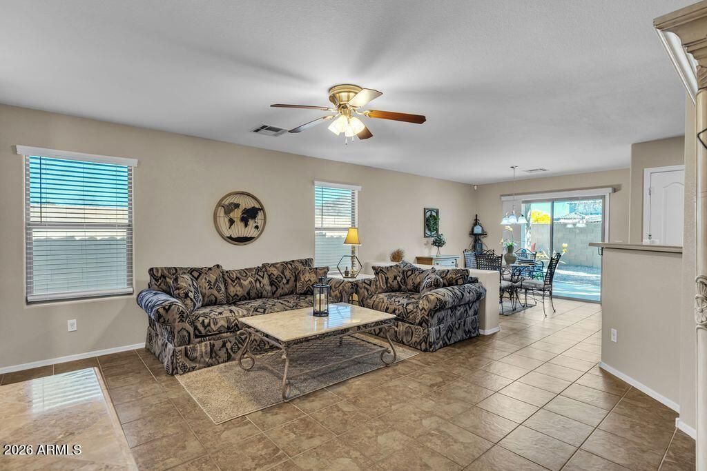 Image 7 of property listing at 1995 W KRISTINA Avenue, San Tan Valley, AZ 85144