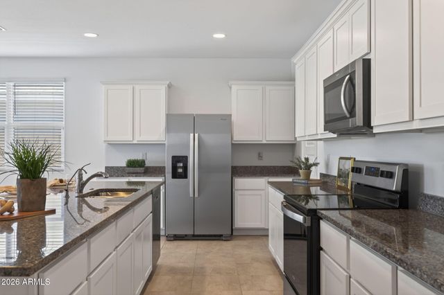 2421 W SABLE Avenue, Apache Junction, AZ 85120