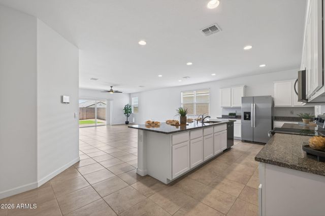2421 W SABLE Avenue, Apache Junction, AZ 85120