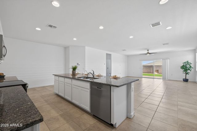 2421 W SABLE Avenue, Apache Junction, AZ 85120