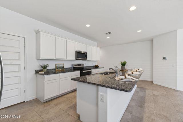 2421 W SABLE Avenue, Apache Junction, AZ 85120