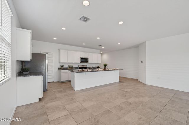 2421 W SABLE Avenue, Apache Junction, AZ 85120