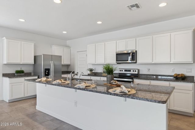 2421 W SABLE Avenue, Apache Junction, AZ 85120