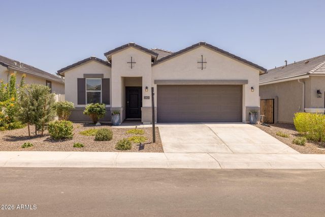 2421 W SABLE Avenue, Apache Junction, AZ 85120