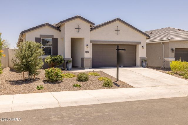 2421 W SABLE Avenue, Apache Junction, AZ 85120