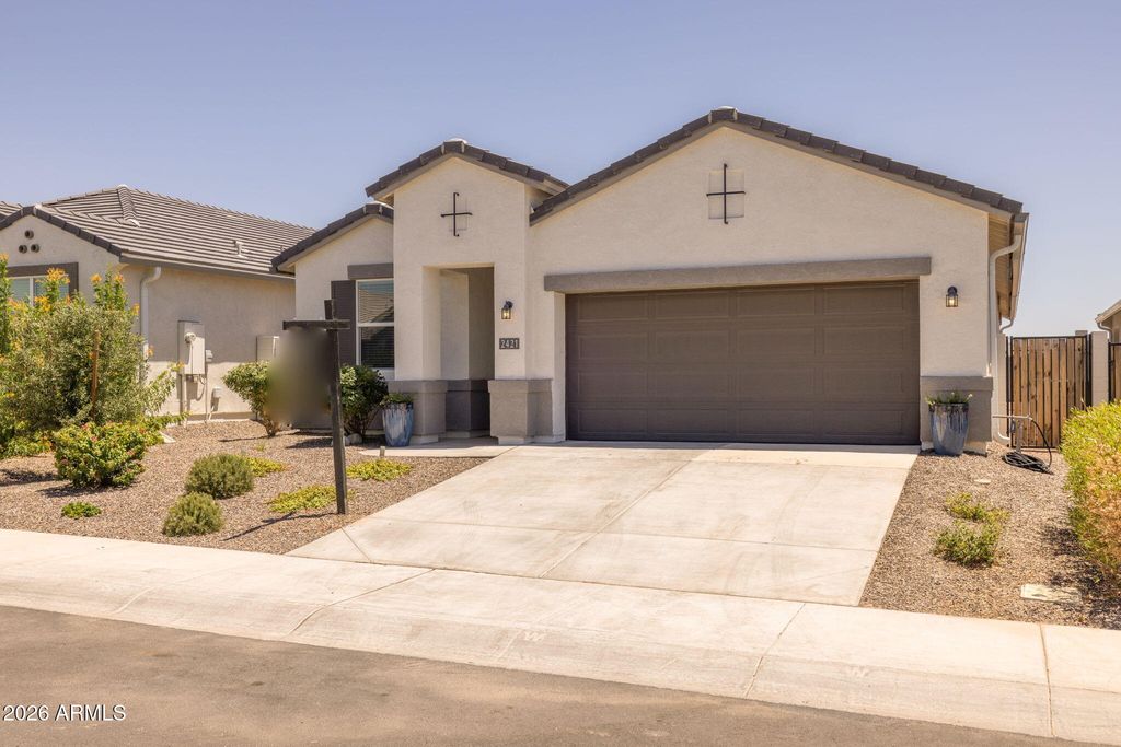2421 W SABLE Avenue, Apache Junction, AZ 85120