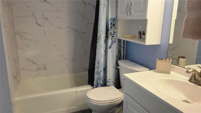 566 FAIRWAYS CIRCLE B, Ocala, FL 34472