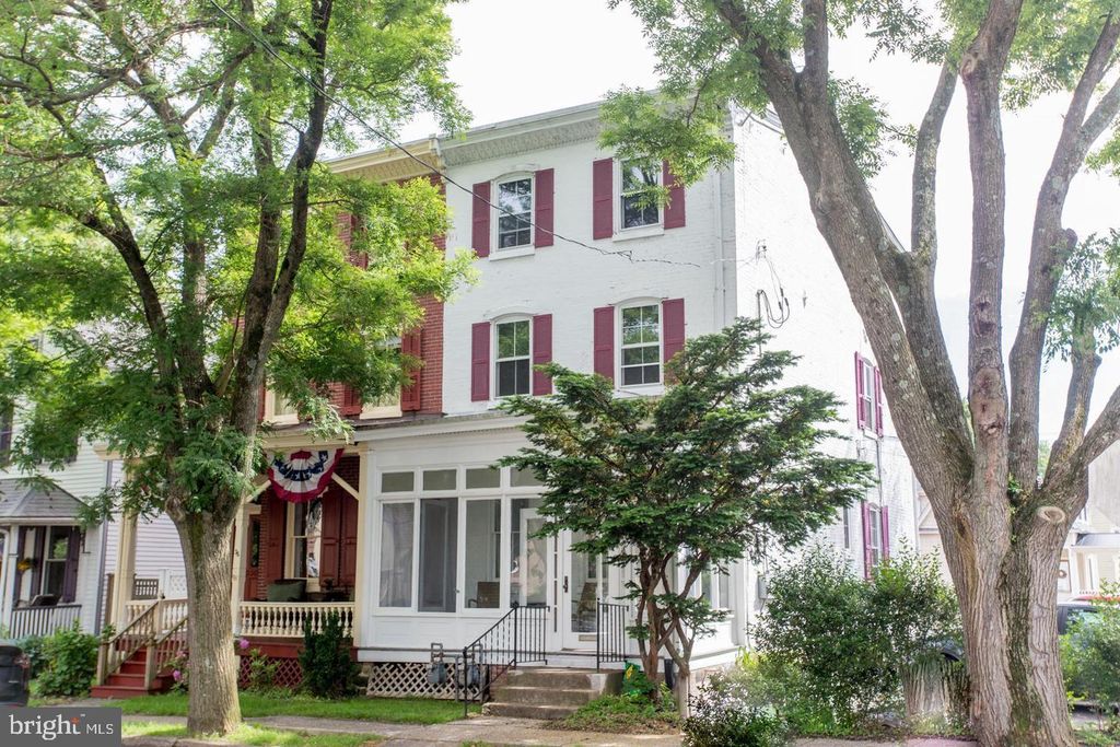 34 S CLINTON ST, Doylestown, PA 18901