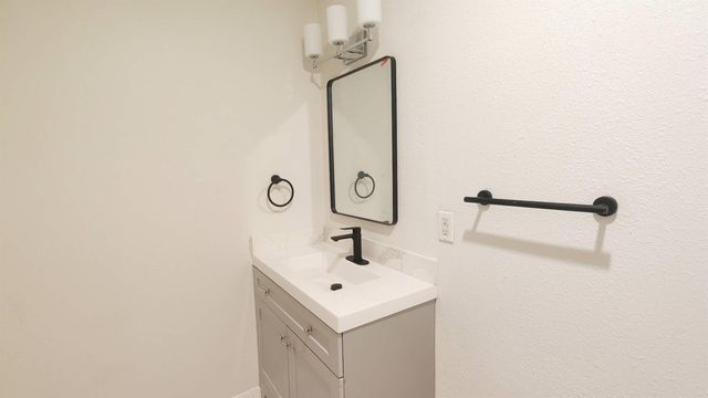 1900 Hearthside DR, Austin, TX 78757