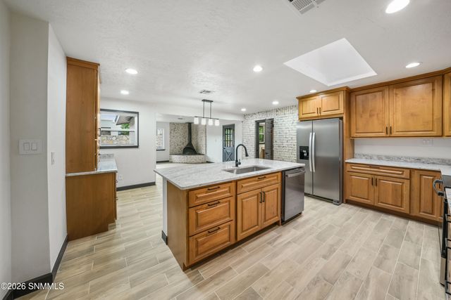 1218 Edgewood Avenue, Las Cruces, NM 88005