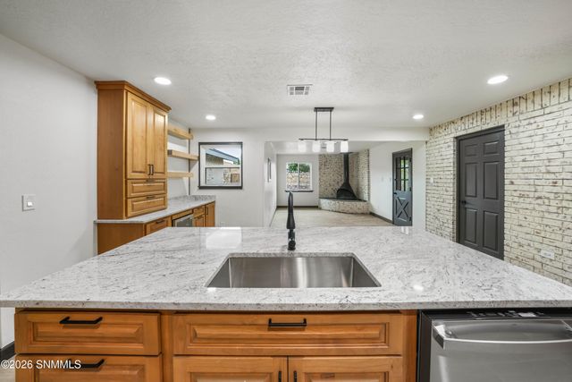 1218 Edgewood Avenue, Las Cruces, NM 88005