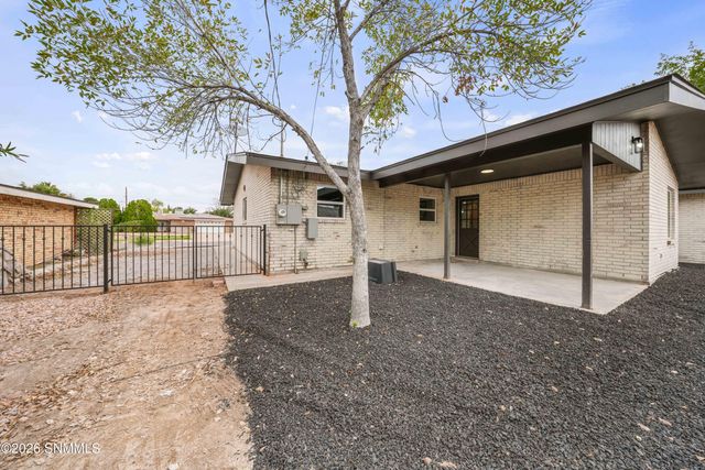 1218 Edgewood Avenue, Las Cruces, NM 88005