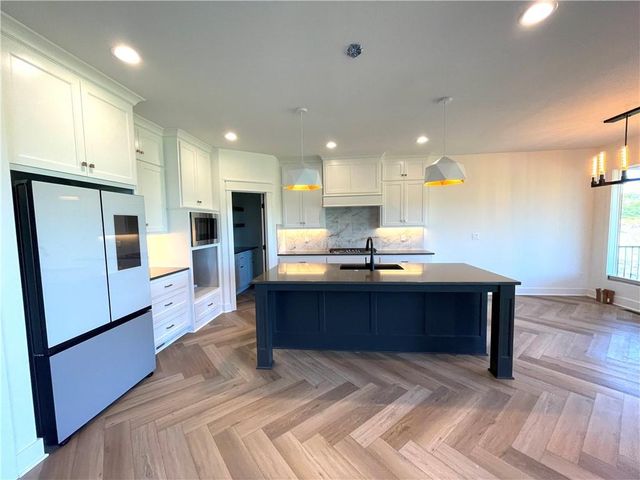 3137 SW Summit View Trail, Lee's Summit, MO 64082