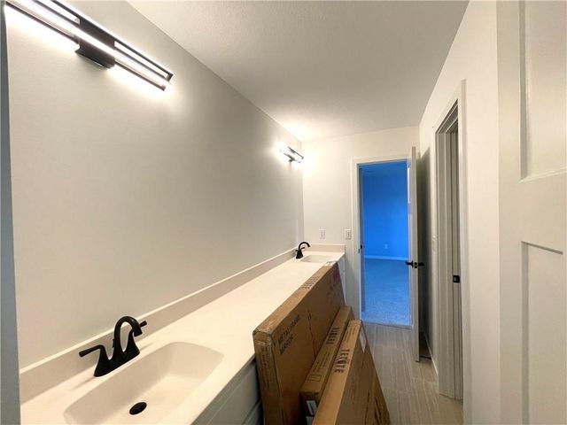 3137 SW Summit View Trail, Lee's Summit, MO 64082