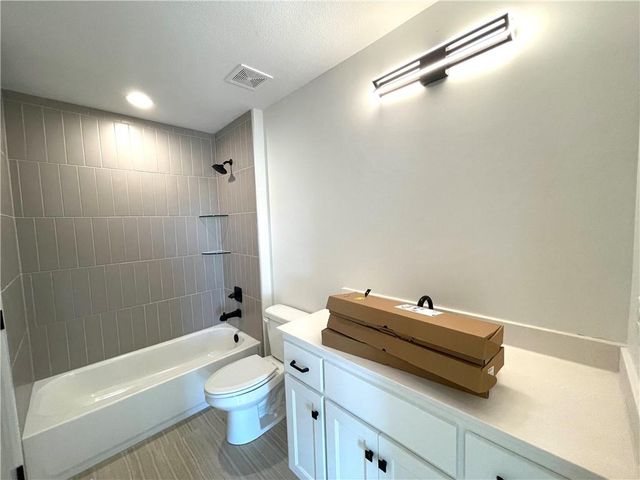 3137 SW Summit View Trail, Lee's Summit, MO 64082