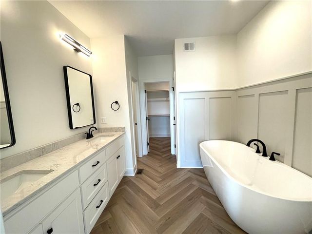 3137 SW Summit View Trail, Lee's Summit, MO 64082