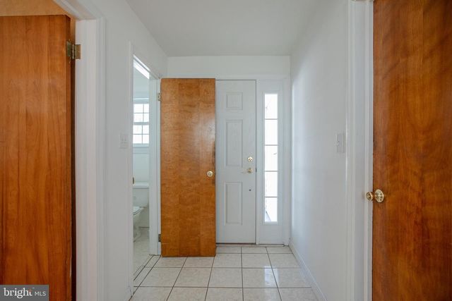 10 CONSTANCE DR, Hamilton, NJ 08620