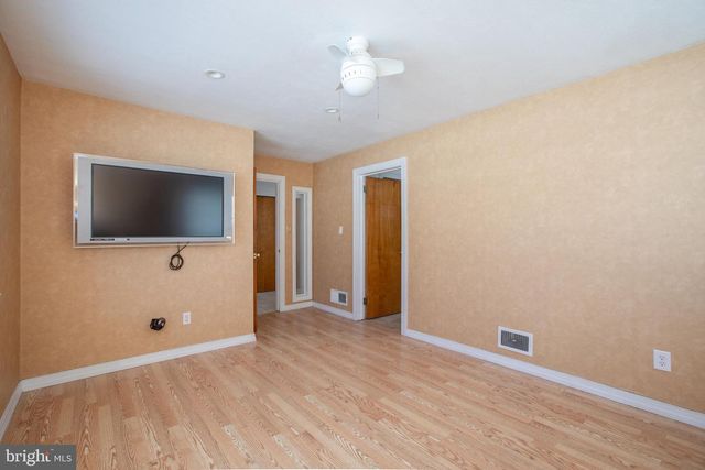 10 CONSTANCE DR, Hamilton, NJ 08620