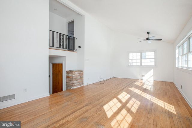 10 CONSTANCE DR, Hamilton, NJ 08620