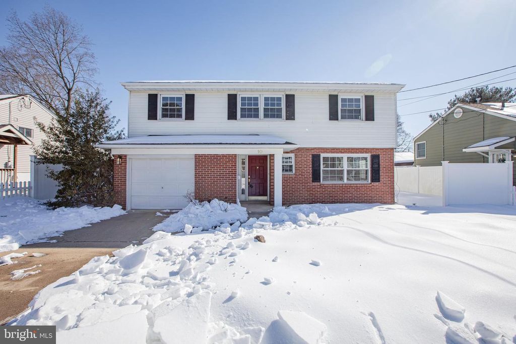 10 CONSTANCE DR, Hamilton, NJ 08620