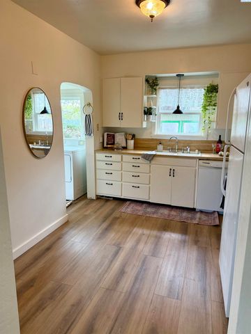 3323 Gum St, Kennewick, WA 99337