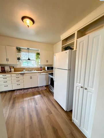 3323 Gum St, Kennewick, WA 99337