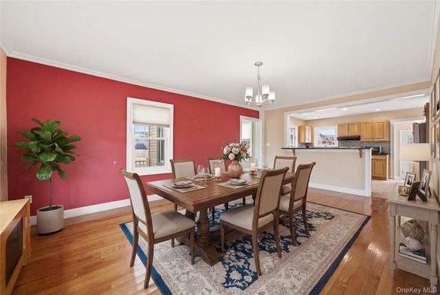 264 S Bayview Avenue, Amityville, NY 11701