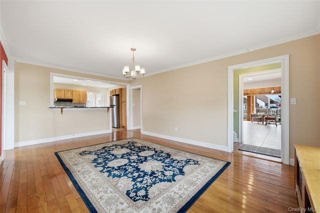 264 S Bayview Avenue, Amityville, NY 11701