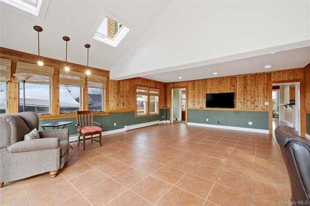 264 S Bayview Avenue, Amityville, NY 11701