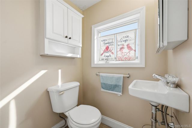 264 S Bayview Avenue, Amityville, NY 11701