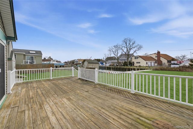 264 S Bayview Avenue, Amityville, NY 11701